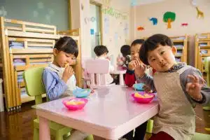 Conseils pratiques pour aider votre enfant à améliorer sa gestion du temps et de l’organisation à l’école