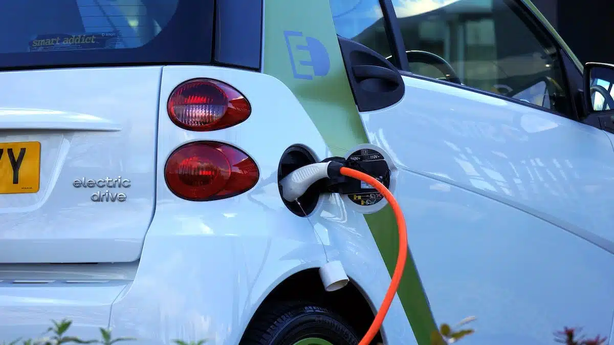 Les astuces indispensables pour économiser du carburant et adopter une conduite plus écologique avec sa voiture