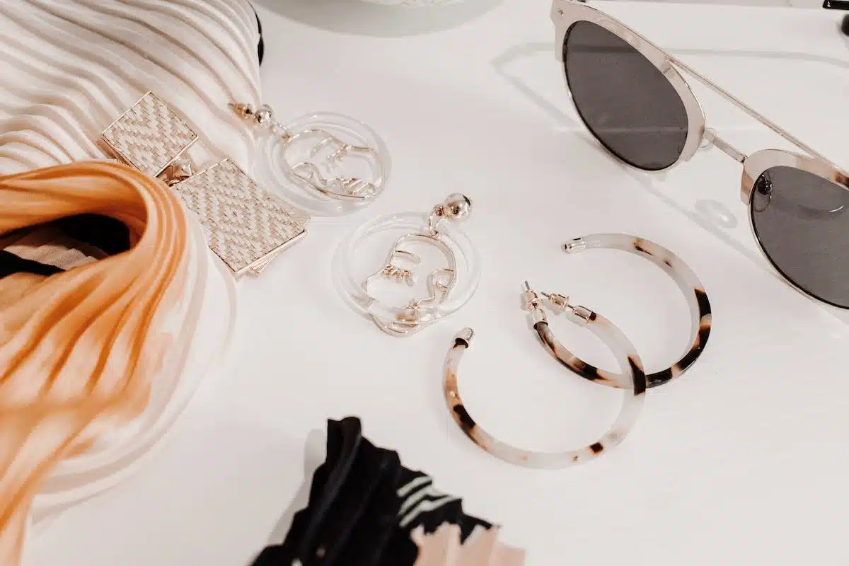 Les indispensables pour sublimer votre look avec des accessoires trendy