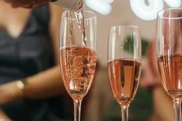 Rosé et gastronomie : les accords incontournables à tester absolument