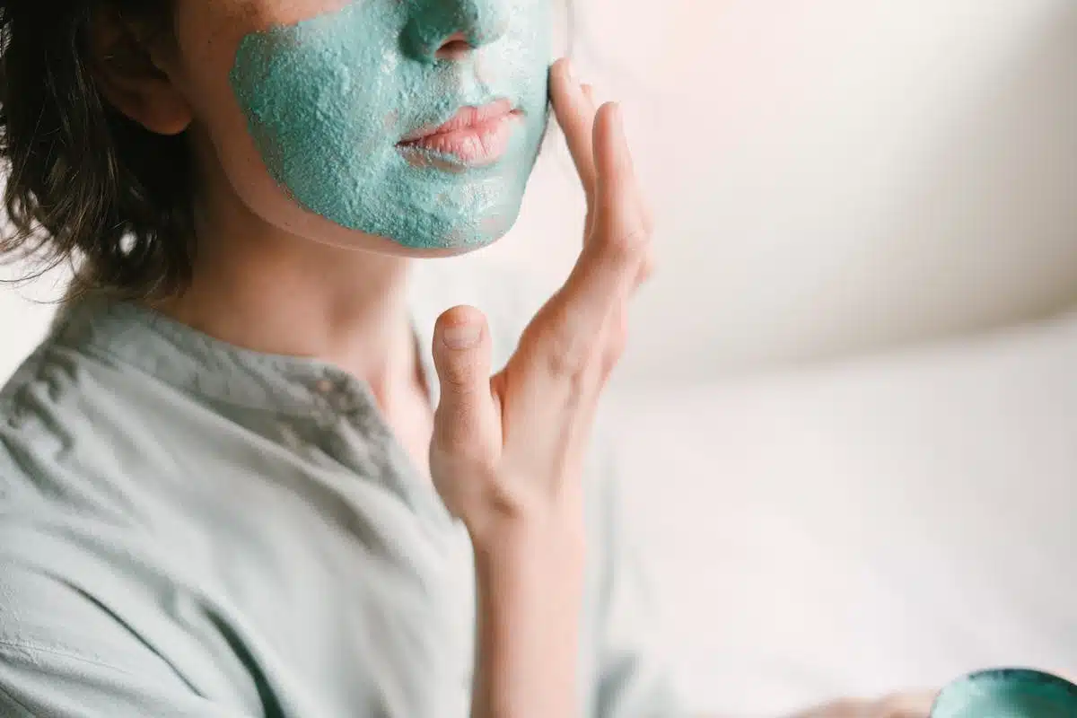 Prendre soin de sa peau de façon naturelle : les meilleures astuces à connaître