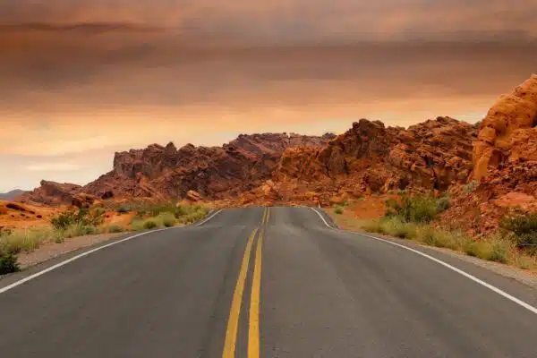 Les itinéraires mythiques à explorer en voiture pour des voyages inoubliables