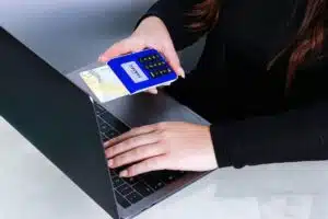 Découvrez les comptes bancaires en ligne les plus avantageux pour réduire vos frais